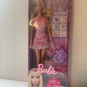 Mattel Barbie 2010 & Fashion Gift Set V8910 Pink Heart Dress New See Pictures
